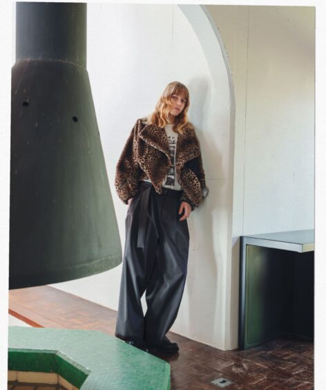 F/CE. URBAN LEOPARD FAUX FUR ASYMMETRY SHORT /  アーバン レオパード フェイクファー アシンメトリー ショート