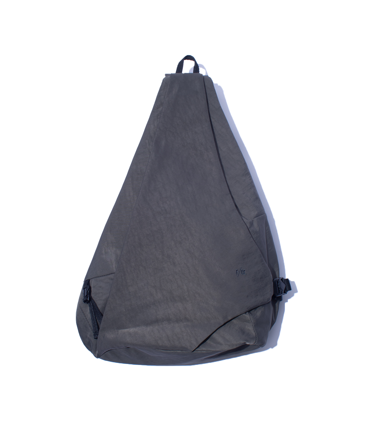 ※Pre-order: Shipping begins July 29※F/CE. TEXTURED TWILL LAYERED SLINGER BAG